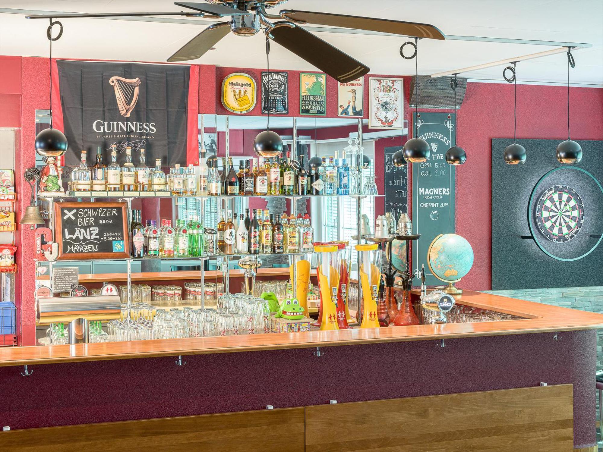 Hirschen Backpacker-Hotel & Pub Швиц Экстерьер фото